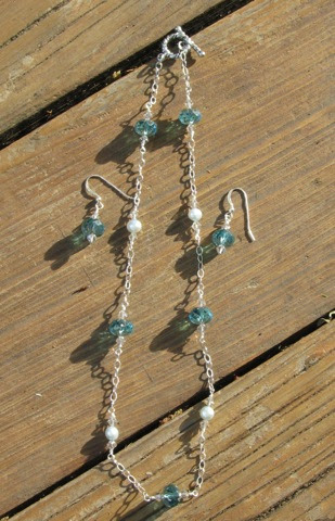 Aquamarine faceted bead and pearl necklace