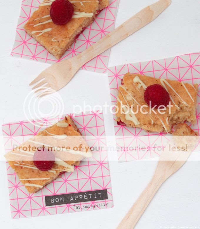 Blondies // whatinaloves.com white chocolate