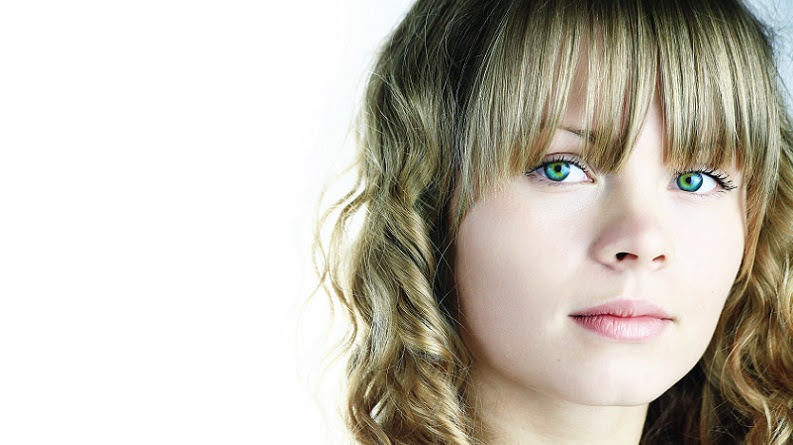 Weiblich blond grün braune augen