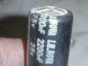 capasitor-2200uf50-volt-melendung-pada-bagian-atasnya-300x225