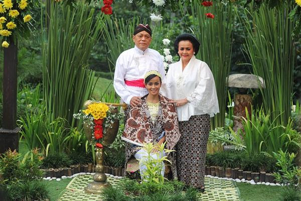 Pakaian Orang Tua Pengantin Adat Jawa / Pakaian Adat Orang Jawa Barat