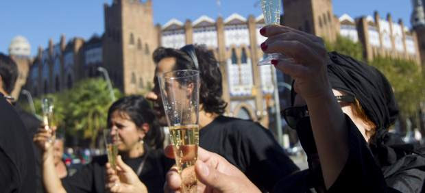 Brindis por el fin de los toros en Cataluña