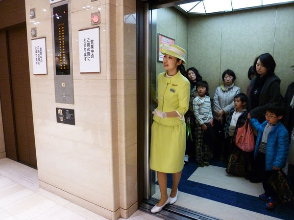 Văn hóa đi thang máy của người Nhật - Ảnh 2.
