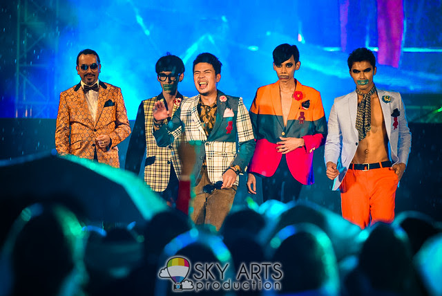 Twin Towers Alive 2013 #TTAlive Day 1 Demi Lovato UKiss Stylo2013 Elecoldxhot Atilia | TianChad.com