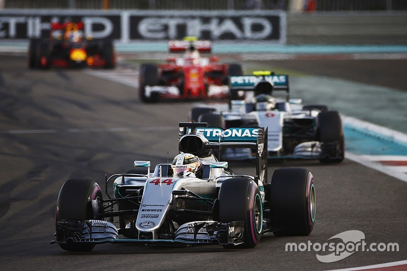 Vettel accuses Hamilton of