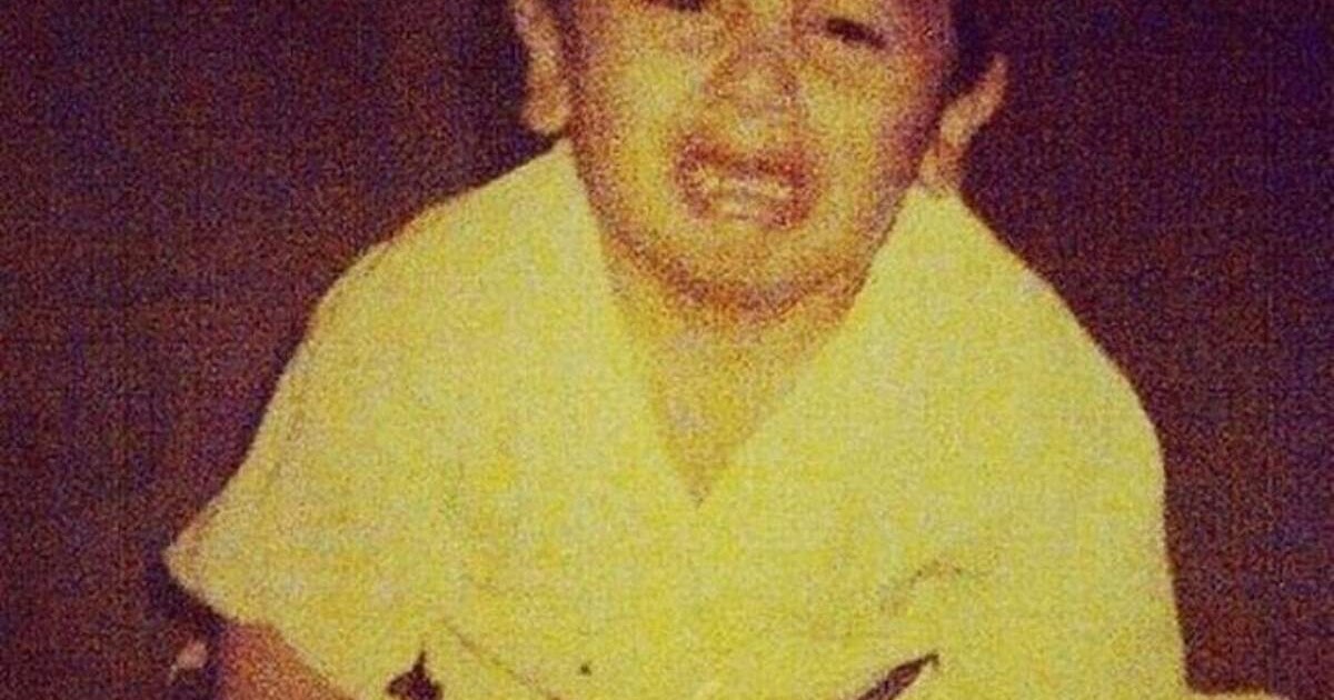 Ranbir is in cranky mood in this childhood pic - Hindi News Today