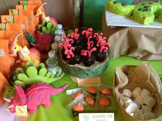 my-party-ideas-collections-dinosaur-party-table-dinosaur-party