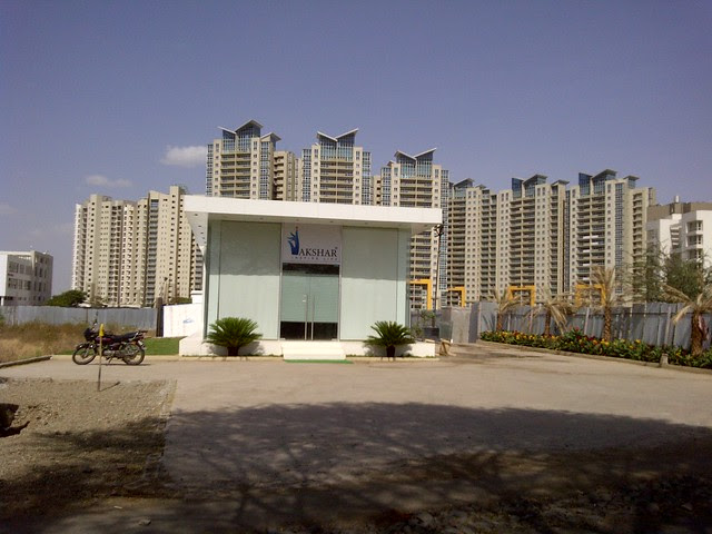 Aspire Towers & the site office of Akshar Pebble Bay on Tupe Patil Road, Sade-Satara-Nali (Sade-Satra-Nali) Gram Panchayat, Hadapsar, Pune 411028