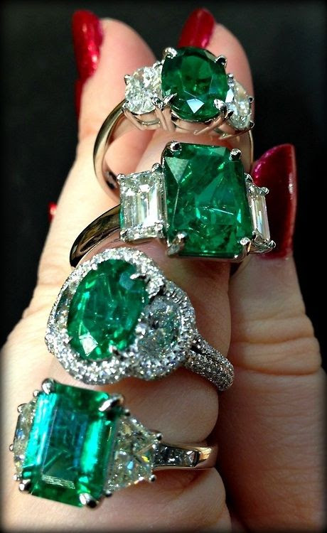 http://www.pinterest.com/pin/58828338856833519/ Emerald and diamond rings by JB Star.