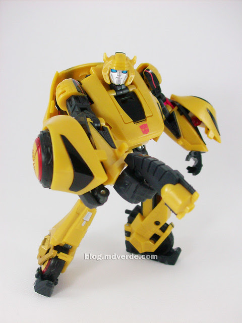 Transformers Cybertronian Bumblebee Generations Deluxe - modo robot