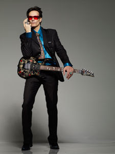 STEVE VAI