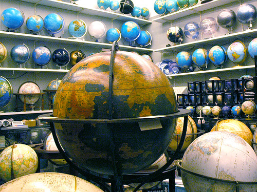 globe shop in barcelona.jpg