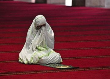 http://static.republika.co.id/uploads/images/headline/seorah_jamaah_wanita_berdoa_di_masjid_istiqlal_jakarta_ilustrasi_100904205608.jpg