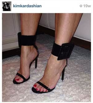 sepatu merupakan penunjang penampilan mereka 10 Foto Sepatu Selebriti Terbaik di Instagram