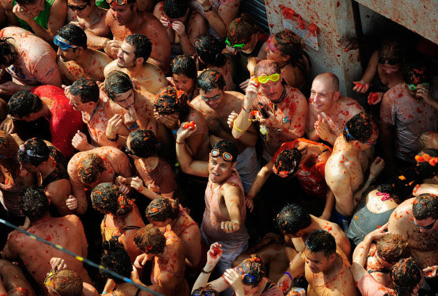 The World's Biggest Tomato Fight At Tomatina Festival 2011