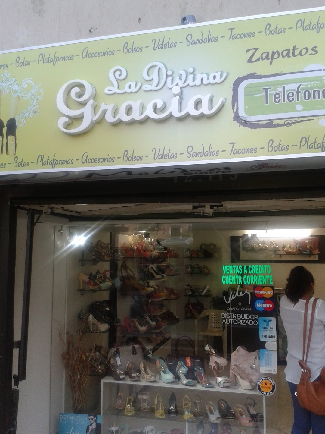 Zapatos y Accesorios La Divina Gracia