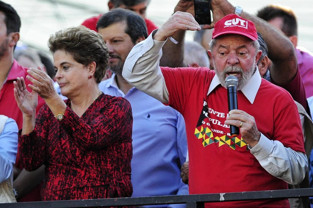 Resultado de imagem para Lula é chamado de ladrão por multidão durante comício no Rio Grande.