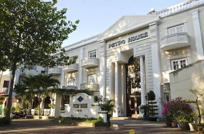 Petro House - Business Hotel & E-Casino