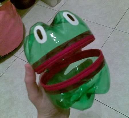 galt frog in the box