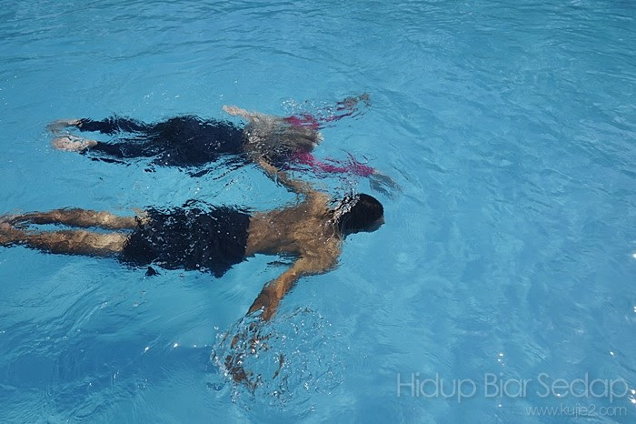 mandi kolam renang mandi kolam renang
