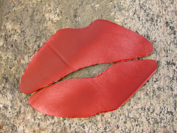 A kiss on the wall
