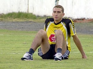 O ex-jogador Piá, em treinamento no Moisés Lucarelli, quando atuava pela Ponte Preta (Foto: Reprodução / EPTV)
