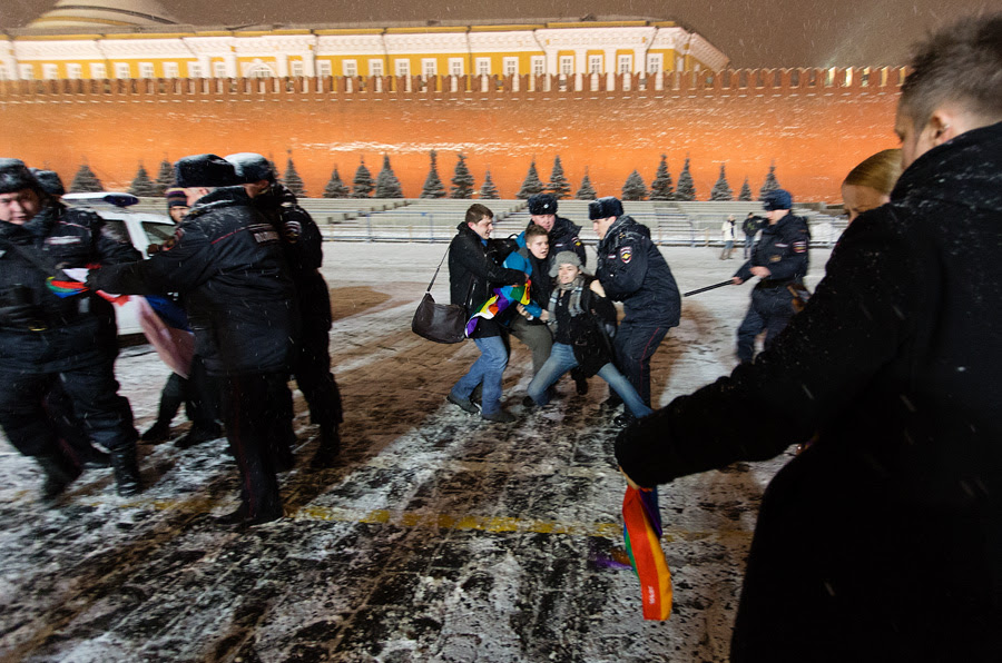 Акция гей активистов на Красной площади в момент открытия Олимпиады в Сочи