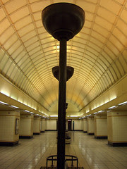Gants Hill platform concourse by Fimb