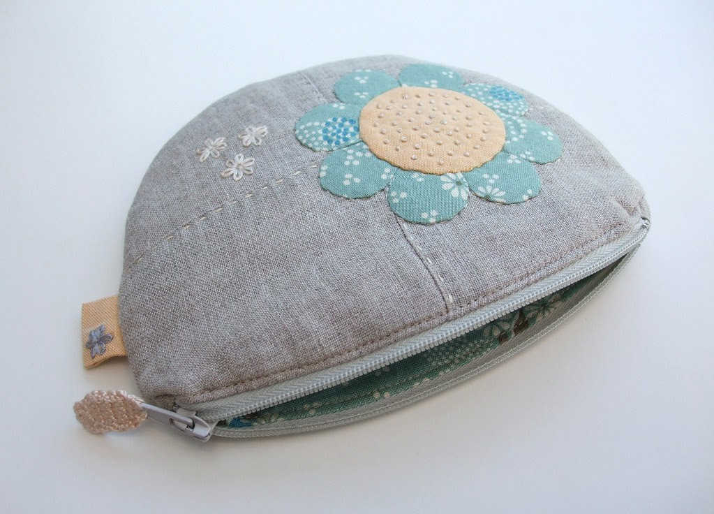 Applique coin purse from the top