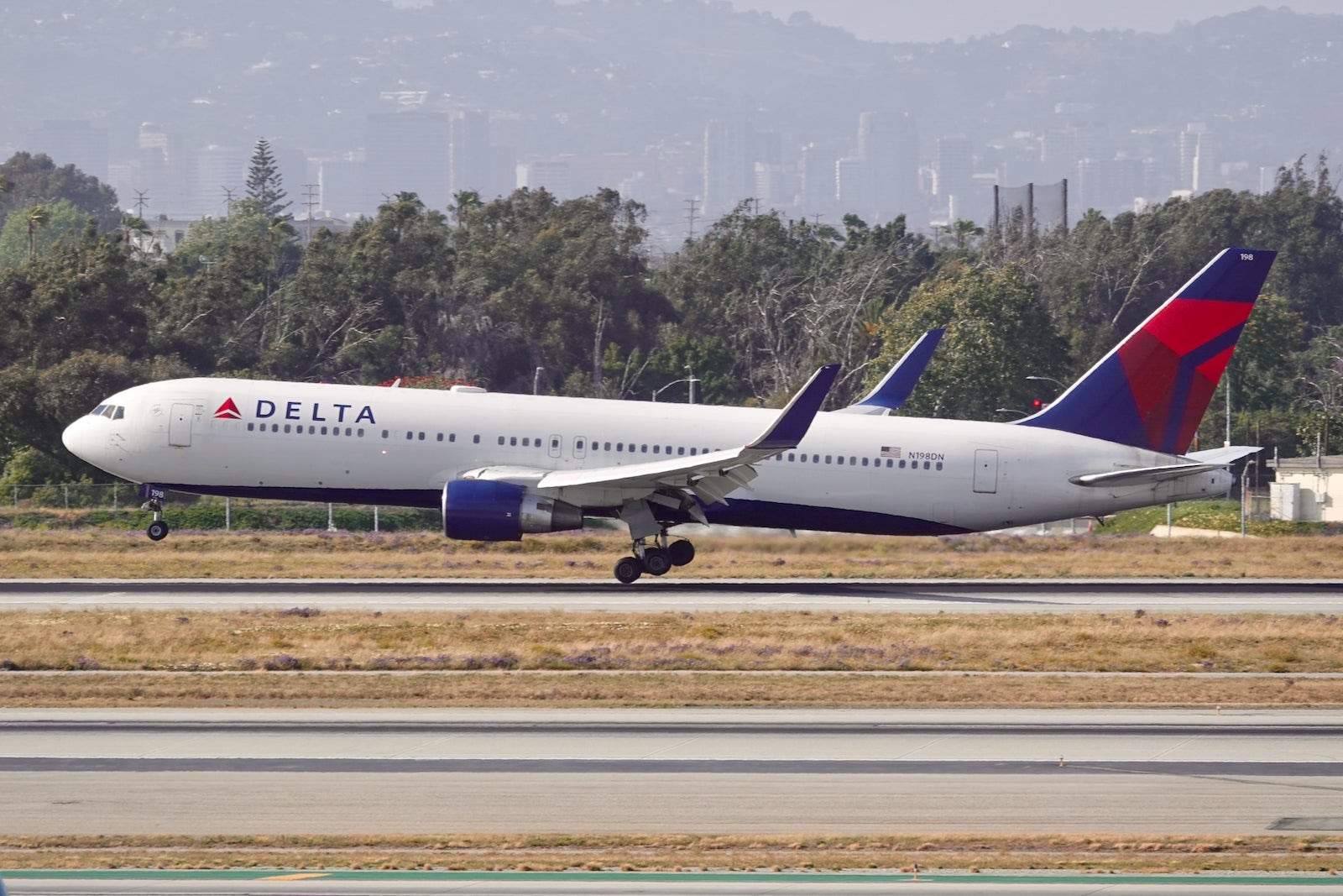 Delta adds 9 transatlantic routes, 2 new destinations for next summer