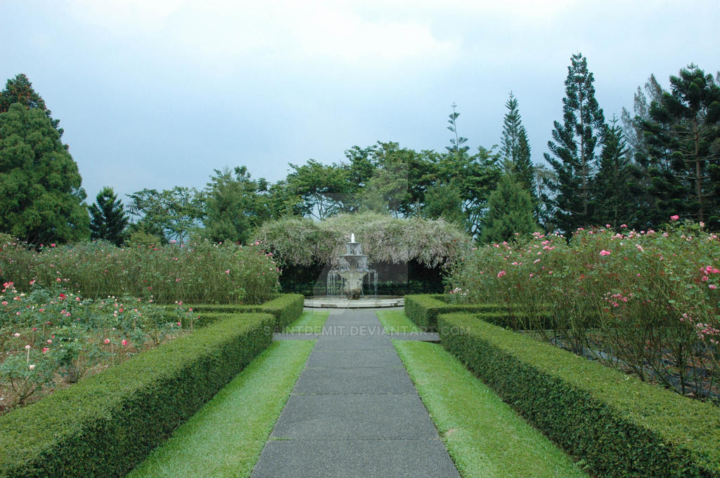 Deskripsi Secara Singkat Tentang Patung Merak Taman Bunga Nusantara