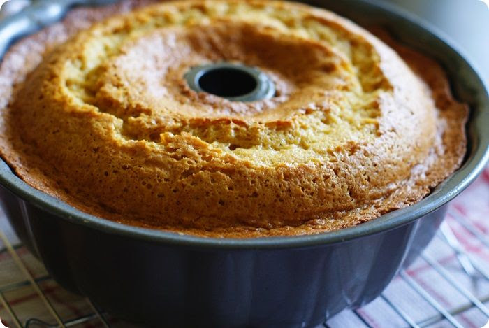 one of the BEST cakes I've ever eaten. ::: kahlua (or rum) pudding cake from The Pioneer Woman Cooks: A Year of Holidays