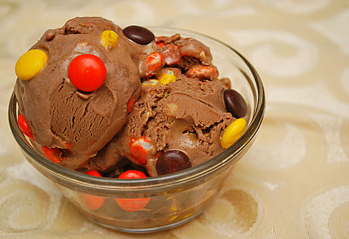 Chocolate Peanut Butter 'Pieces Ice Cream