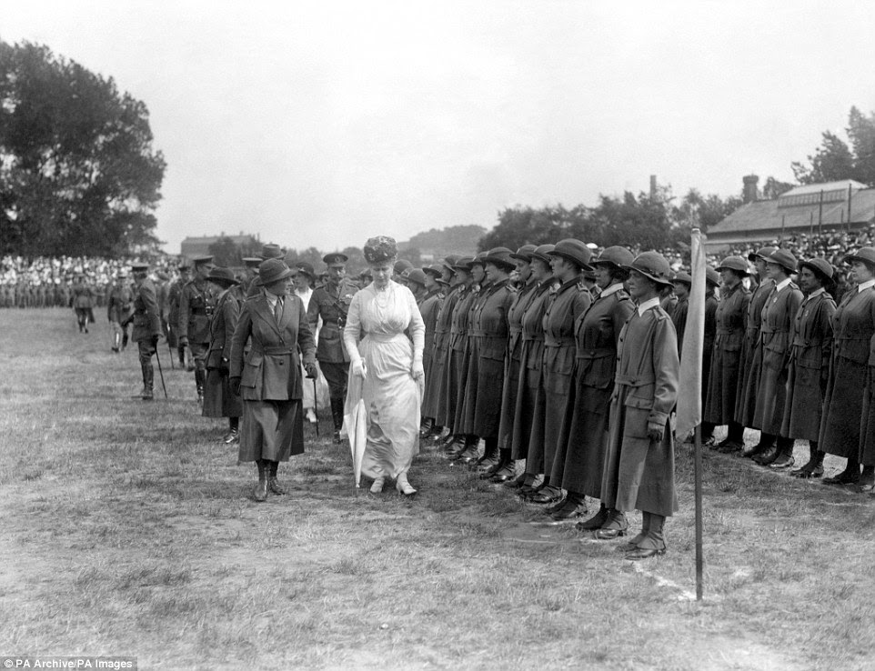 Although they were not involved in fighting, women replaced men in support roles at offices and army bases. Queen Mary was a great fan on the WAAC, which took her name in its title after 1918 until its dissolution in 1920. Behind the Queen is King George V (carrying a stick)