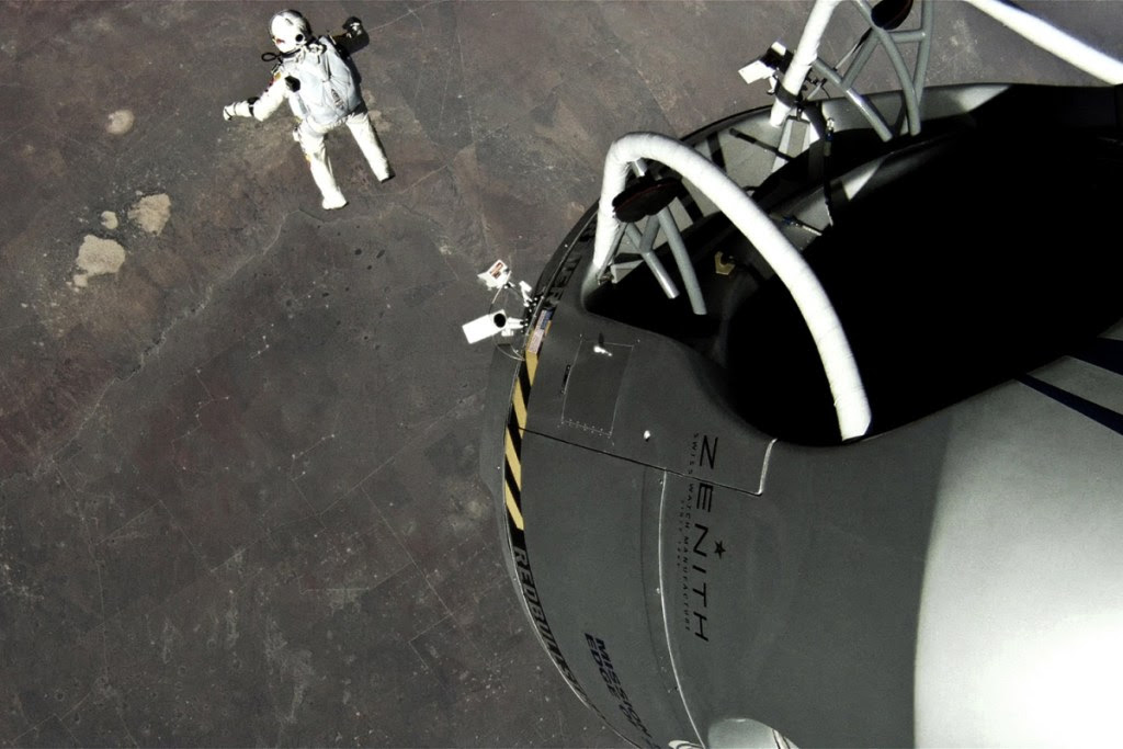 Η ελεύθερη πτώση του Felix Baumgartner από ύψος 36.5km στο πλαίσιο του προγράμματος Red Bull Stratos.