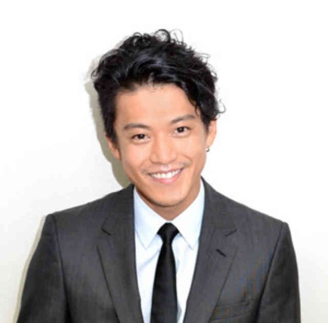 小栗旬 髪型 パーマ リッチマン トレンディなヘアスタイル