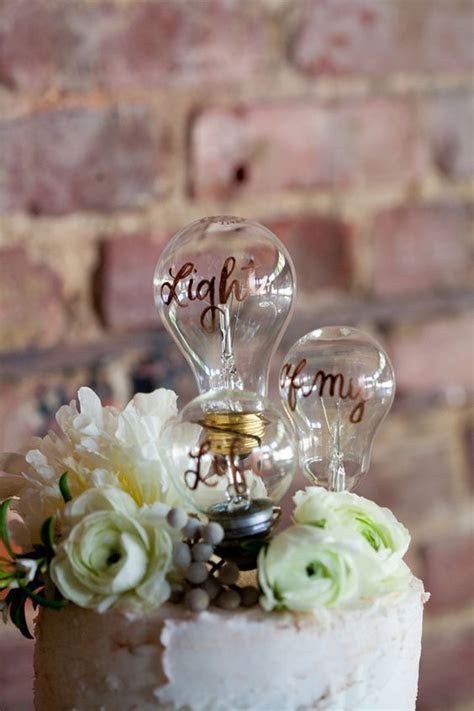 The Complete Guide to Wedding Cake Toppers: Unique Ideas The Complete Guide to Wedding Cake Toppers: Unique Ideas