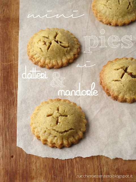 Mini pies ai datteri e mandorle