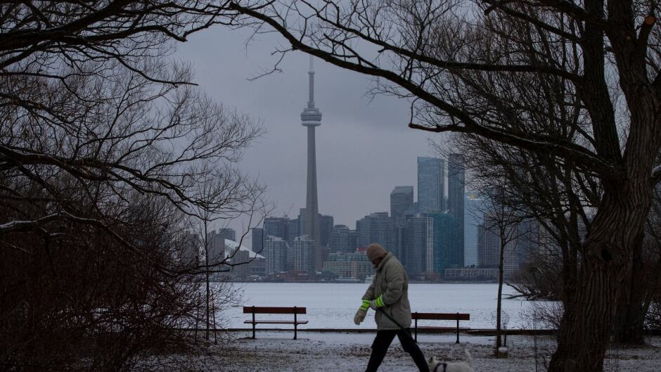Torontonians warned to 'dress in layers' as wind-chill values fall to nearly –30