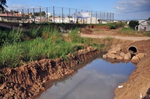 Lagoa de contenção é construída no bairro Jardim Quitandinha