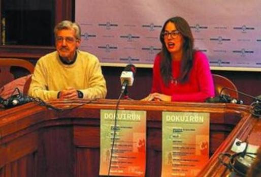 David Berraondo y Juncal Eizaguirre, ayer en la presentación ciclo de documentales Dokuirun. / F. PORTU