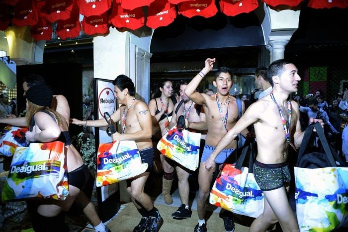 Arrive Half-Naked, Leave Fully Dressed Sale (44 pics) Arrive Half-Naked, Leave Fully Dressed Sale (44 pics)