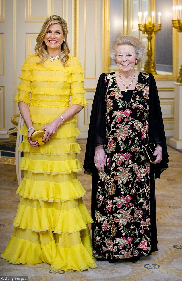 Maxima parecia em alto astral enquanto posava com a sogra, a princesa Beatrix.