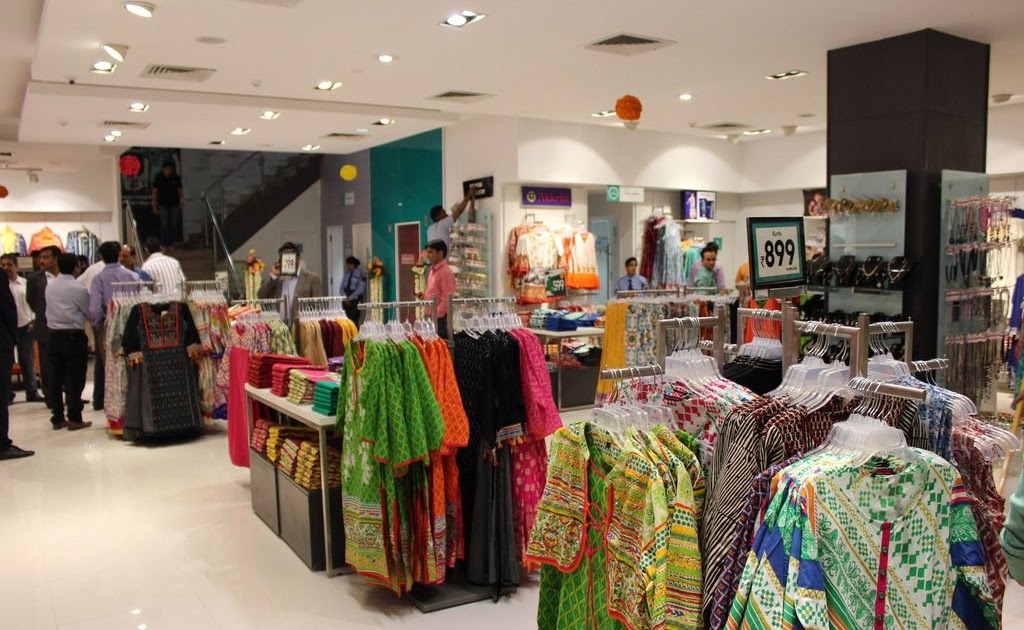 red chief shoes showroom in karol bagh