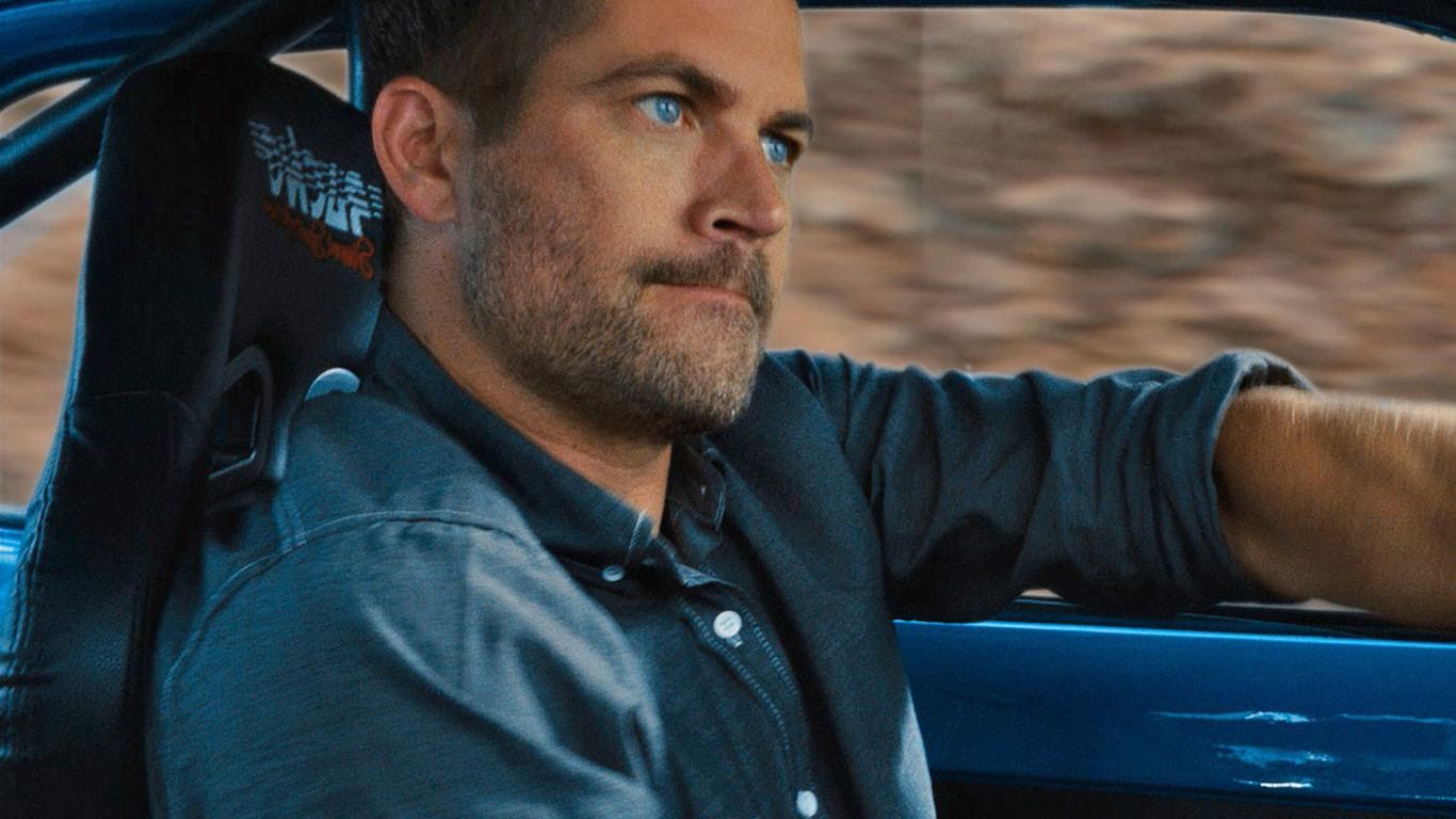 Paul-Walker-in-Car-Race