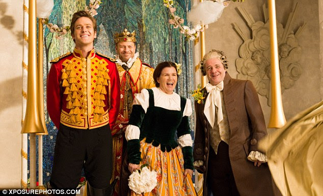Um forte apoio: O elenco inclui Sean Bean, Mare Winningham e Nathan Lane