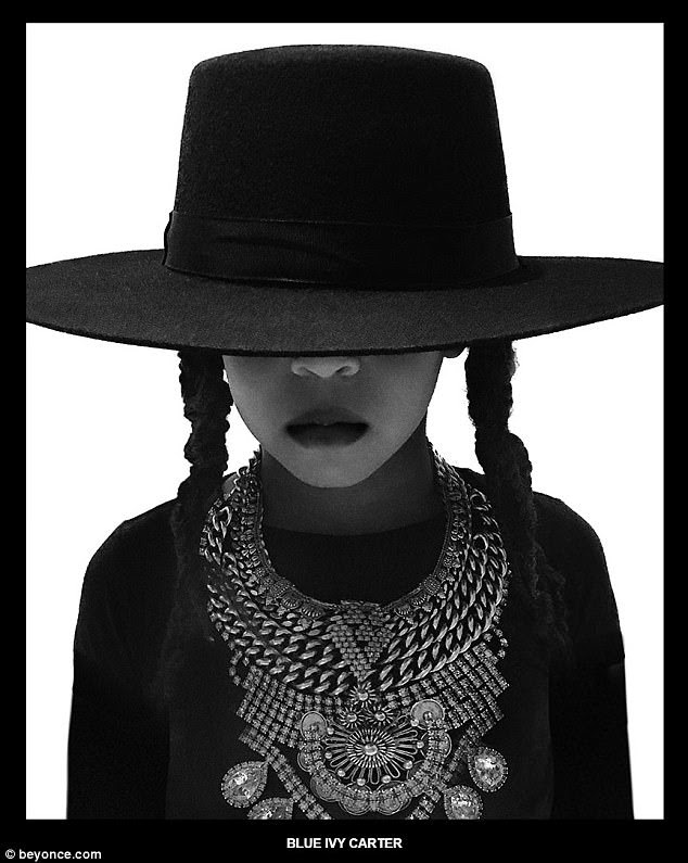 Clássico: a filha mais velha do cantor, Blue Ivy Carter (acima), foi incluso incluída na sessão de fotos que recriou o olhar agora icônico da mãe de seu videoclipe "Formação"