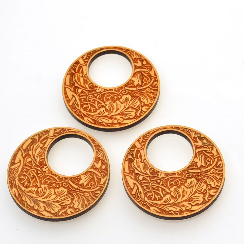 s48727 Finding - Cherry Wood Round Pendant - Victorian