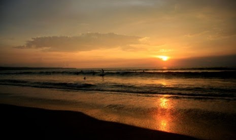 Tingkah Laku Turis Buat Citra Bali Kian Murahan Tingkah Laku Turis Buat Citra Bali Kian Murahan
