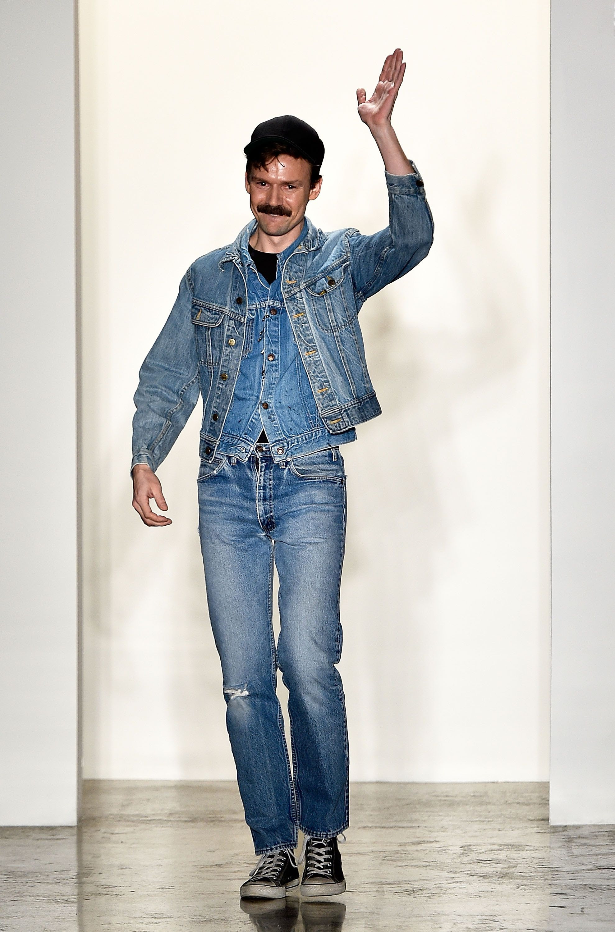 Here s How To Pull Off Double Denim Right Now GQ Magazine Denim ZDE